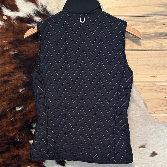 Ariat Women's Black Chevron Quilted Vest Size XS - Picture 7 of 7